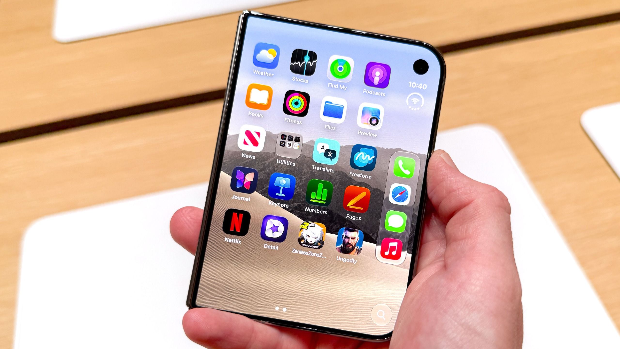 Hands-On with the iPhone Duo: 3 Critical Details You Won't Find in the Marketing Photos